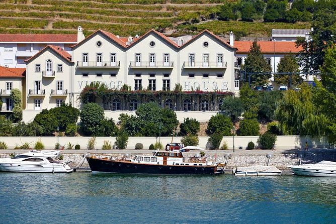 Douro Valley Cruise Porto to Pinhão: Breakfast, Lunch and Tasting - Inclusions and Amenities