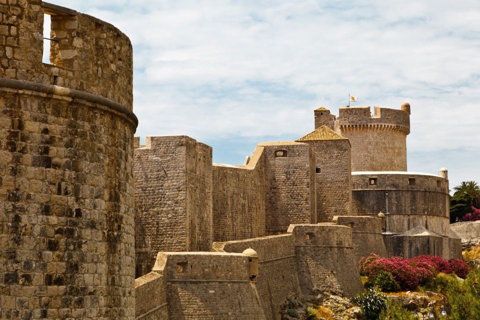 Dubrovnik: Walls and Wars Walking Tour - Customer Testimonials