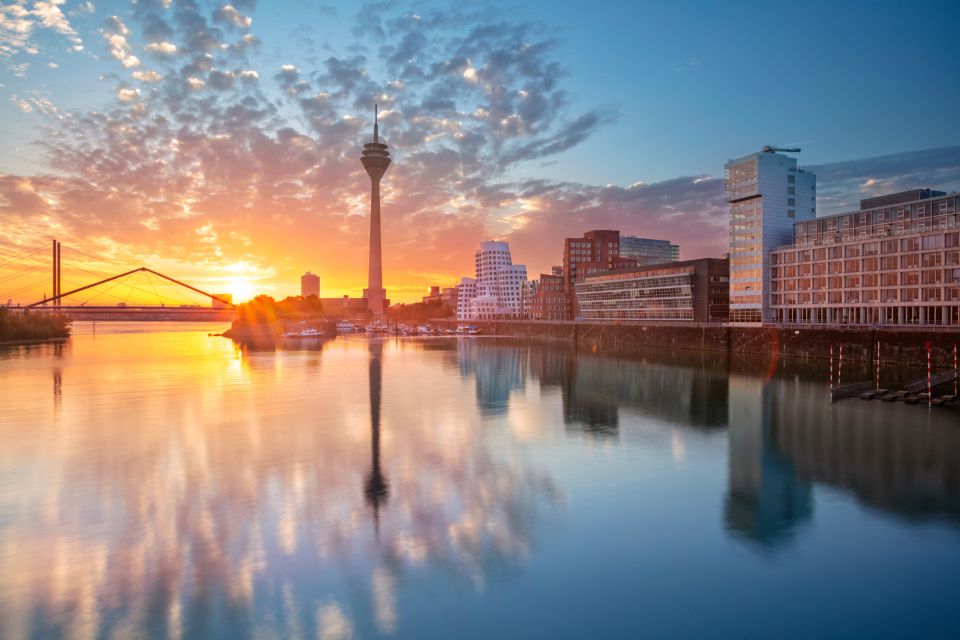 Düsseldorf: First Discovery Walk and Reading Walking Tour - Navigation With the App