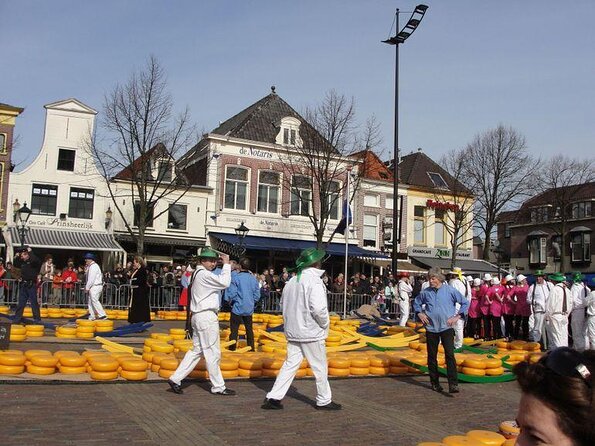 Dutch Countryside From Amsterdam: Volendam, Edam, Zaanse Schans - Experiencing Volendams Fishing Village