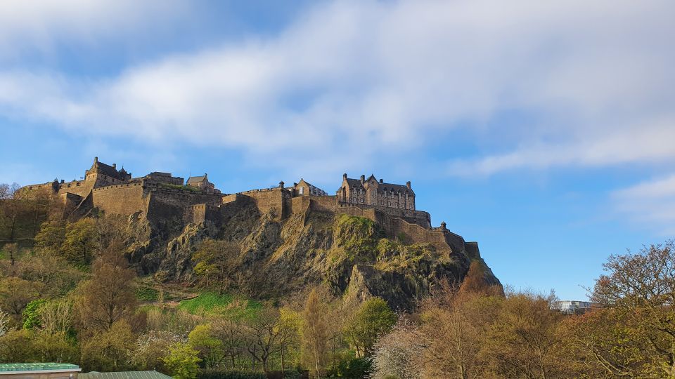 Edinburgh Castle: Highlights Tour With Tickets, Map & Guide - Discovering Mary Queen of Scots Birthing Chamber