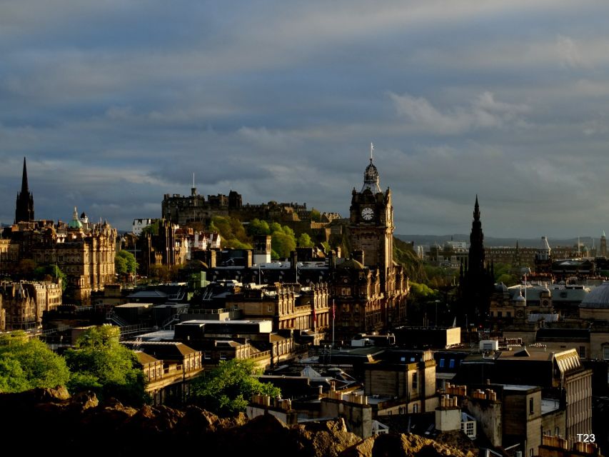 Edinburgh: Dark History Royal Mile Walking Tour - Landmarks With Sinister Histories