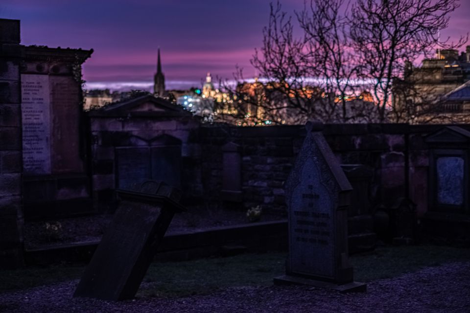 Edinburgh: Dark Secrets of the Old Town Ghost Walking Tour - Explore Edinburghs Dark Past