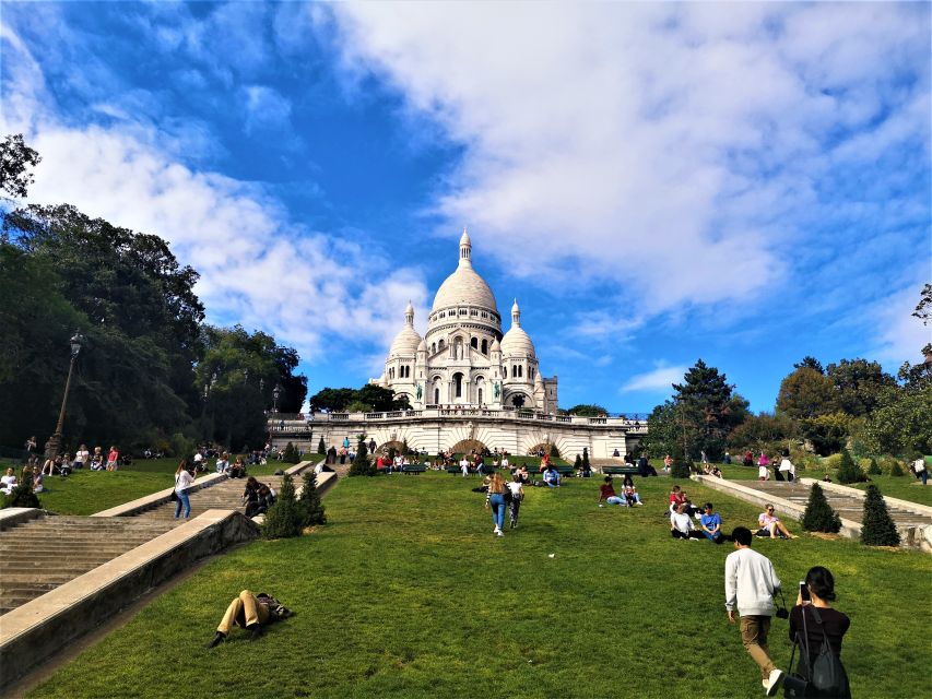 Family Experience: Montmartre Tour - Highlights of the Tour