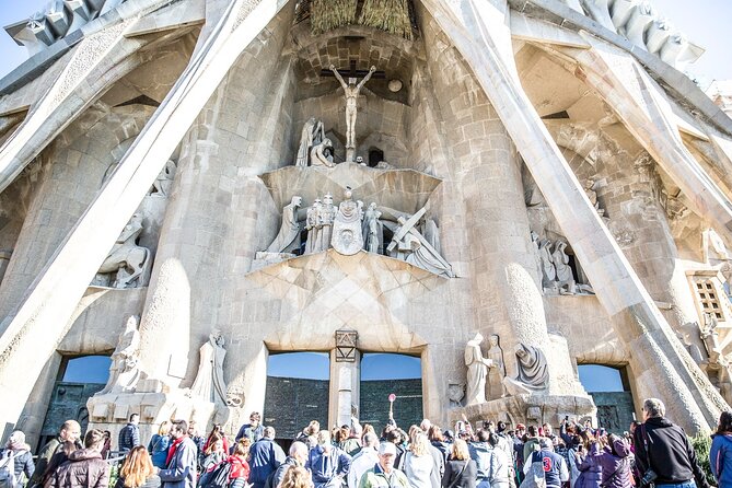 Fast Track Sagrada Familia Guided Tour - Key Details