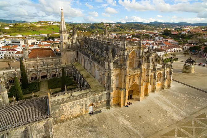 Fátima, Batalha, Alcobaça, and Óbidos Full Day Private Tour From Lisbon - Meeting and Pickup