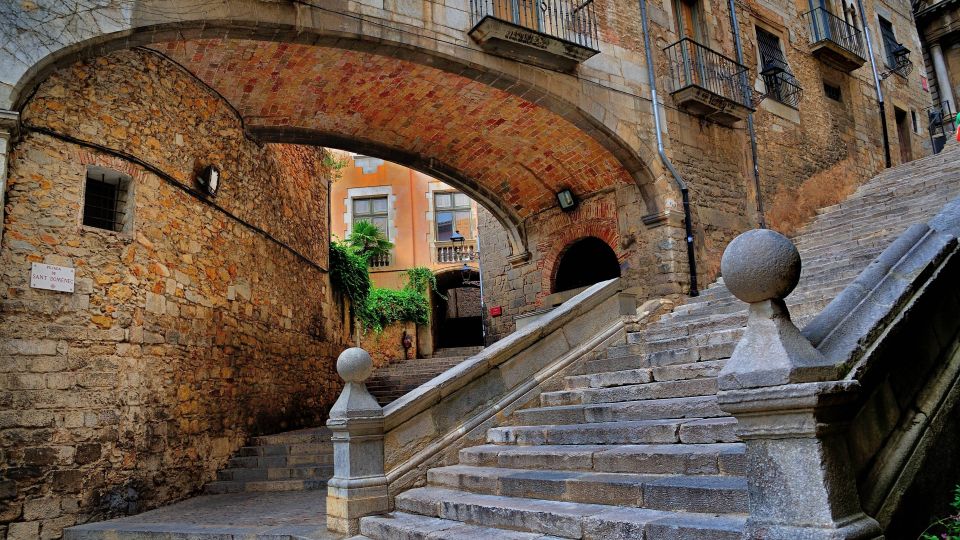 From Barcelona: Private Medieval Girona Half-Day Tour - Duration and Languages Offered