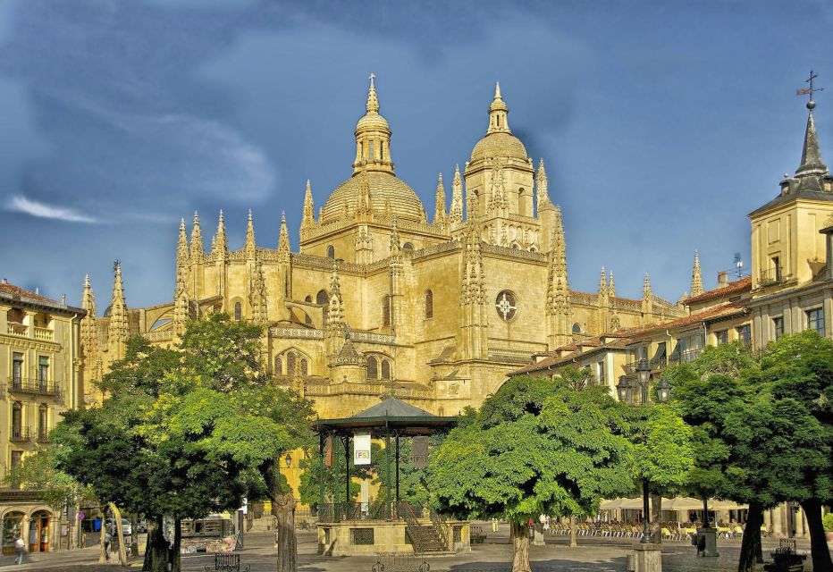 From Madrid: Segovia Highlights Private Half-Day Tour - Segovia Cathedrals Gothic Splendor