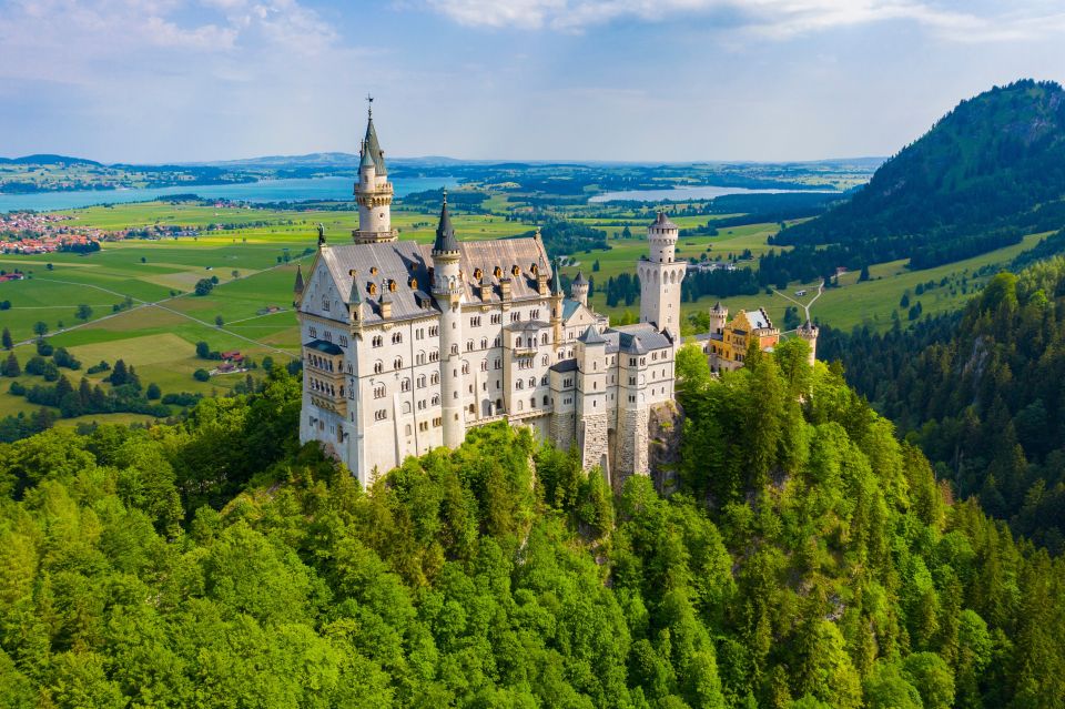 From Munich: Private Day Trip to Neuschwanstein Castle - Exploring Hohenschwangau