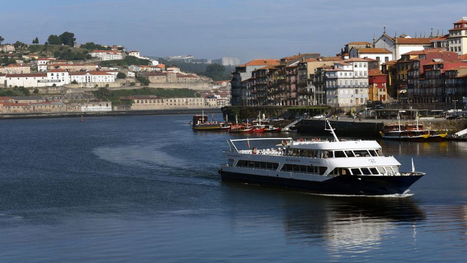 From Porto: Douro River Cruise, Winery Visit & Lunch - Visit to Quinta Da Roêda