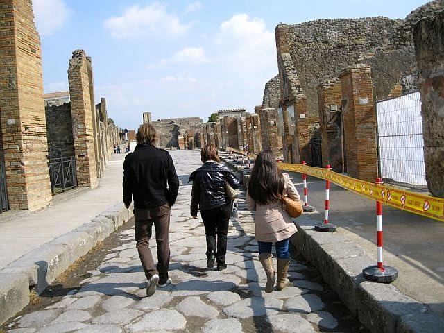 From Rome: Pompeii & Amalfi Coast Full-Day Private Tour - Visiting Pompeii