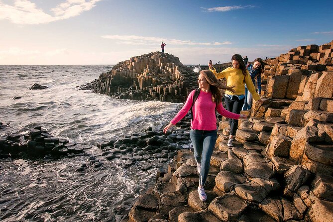 Giants Causeway Tour From Belfast - Luxury Bus + Causeway Entry - Inclusions and Exclusions