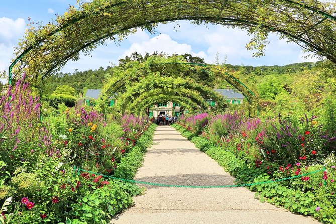 Giverny and Monets Garden Half-Day Trip From Paris - Itinerary