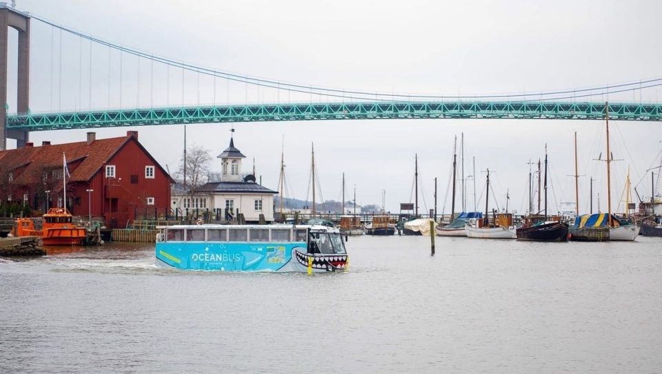 Gothenburg: Land & Water Amphibious Bus Sightseeing Tour - Exploring the City