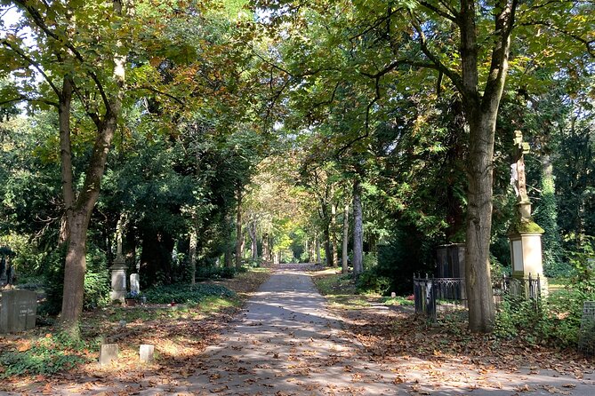 Guided Tour of the Melatenfriedhof in Cologne - Group Size and Start Time