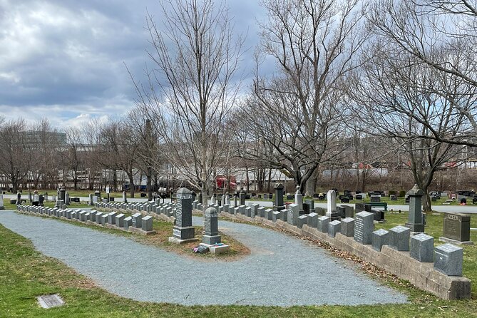 Half Day Small Group Tour in Peggys Cove and Titanic Cemetery - Peggys Cove Highlights