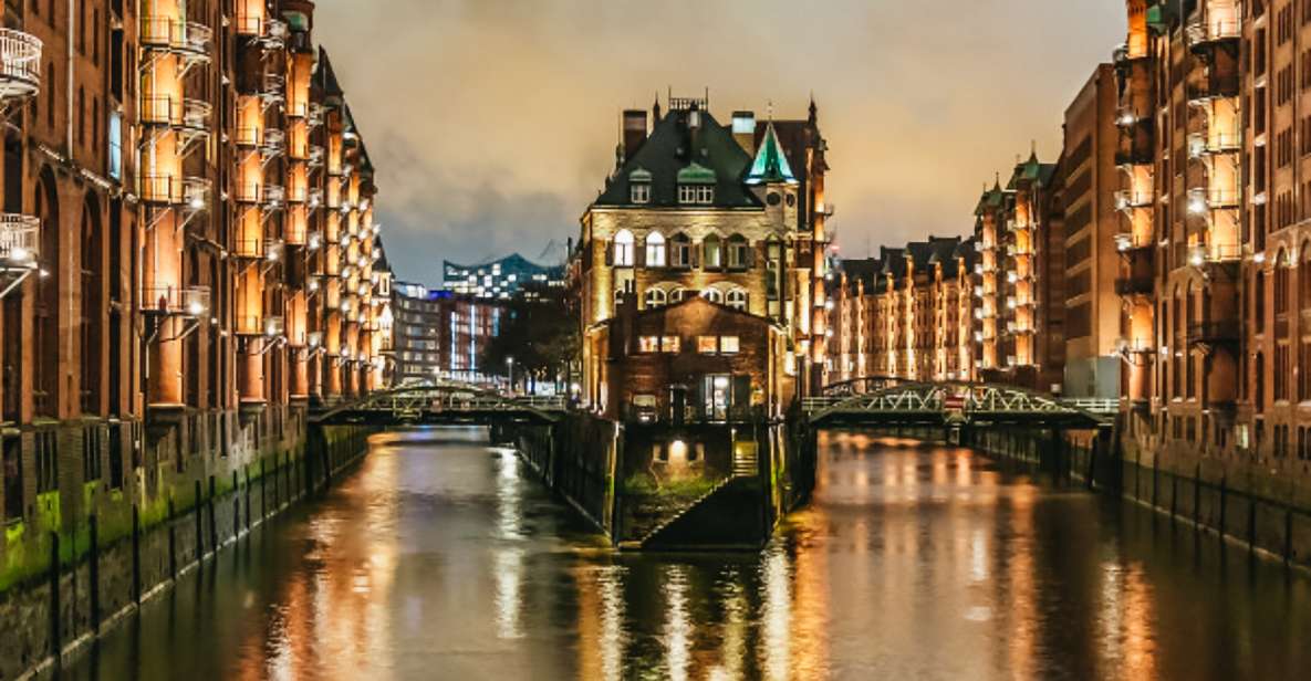 Hamburg: 1.5h Grand Harbor Evening Lights Cruise - Commentary and Language