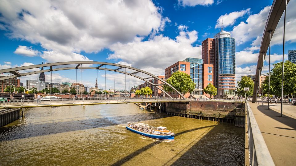 Hamburg: 2-Hour Harbor Boat Tour XXL With Live Commentary - Discover the Harbors History and Operations