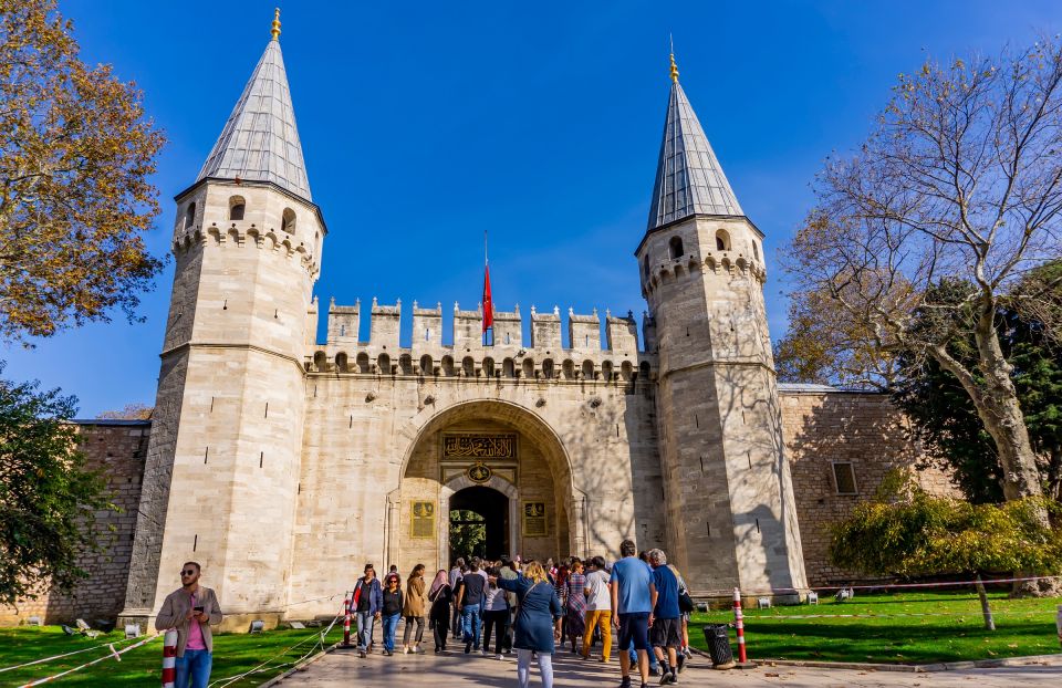 Highlights of Istanbul Morning Tour With a Guide - Strolling Soğukçeşme Street