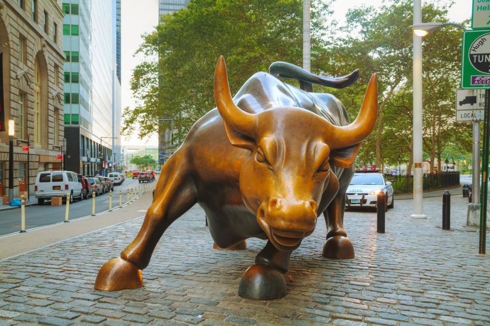 Highlights of New York (Full-Day Walking Tour) - Encountering the Charging Bull