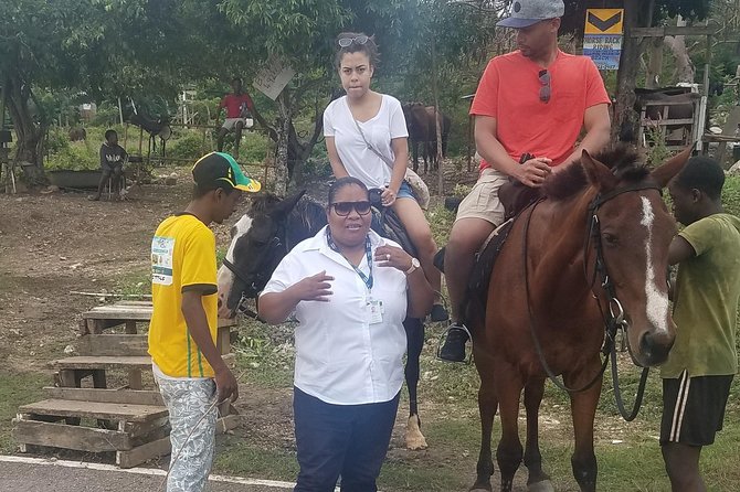 Hour Horseback Riding Guided Tour From Runaway Bay - Included Amenities