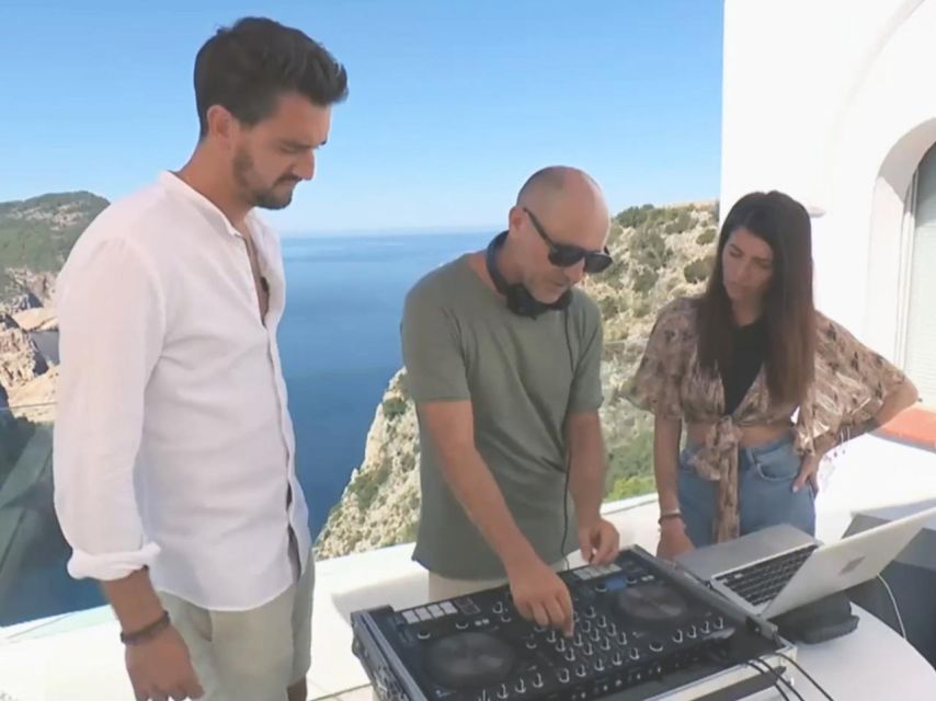 IBIZA DJ Lesson, Sunset and Party at Cafe Del Mar - Suitable for All Levels