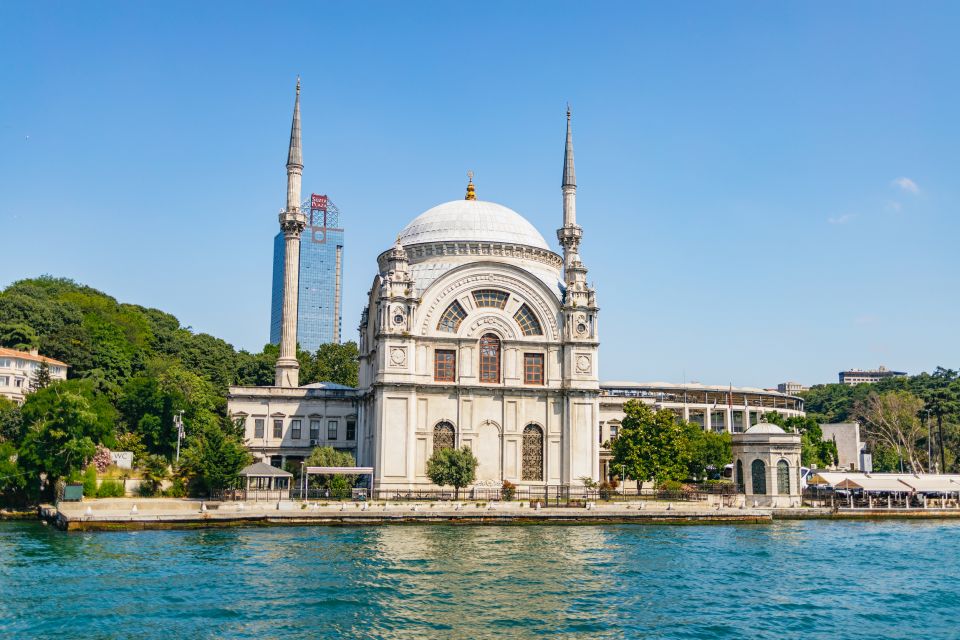 Istanbul: Bosphorus Yacht Cruise With Stopover on Asian Side - Discover Rumeli Hisarı and Kanlıca