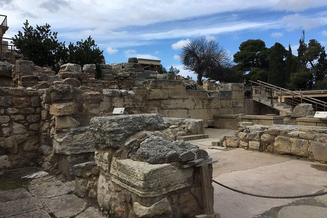 Knossos Palace Exclusive Tour (Small Group) - Exploring the Labyrinthine Palace