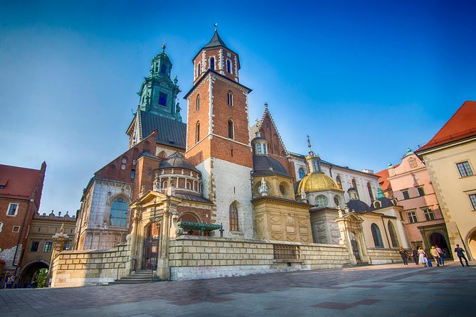 Krakow - Sightseeing of the Wawel Royal Hill - Visiting the Courtyards and Chapels