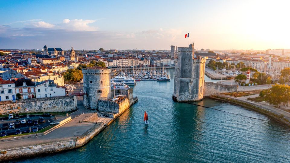 La Rochelle: Discovery Stroll and Reading Walking Tour - Taking in History and Culture