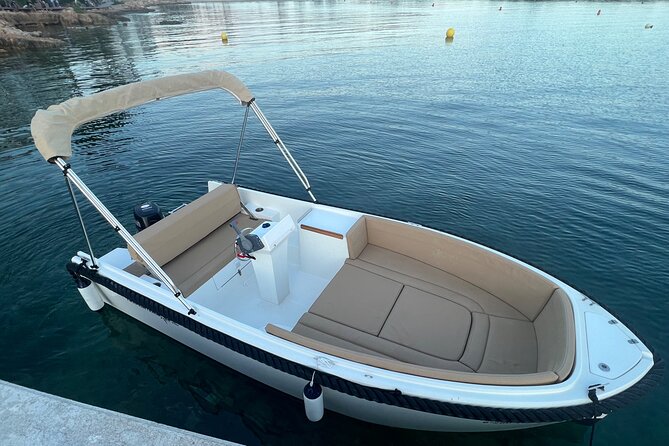 License Free Boat Rental Around the Coast of Santa Ponsa - Inclusions and Amenities