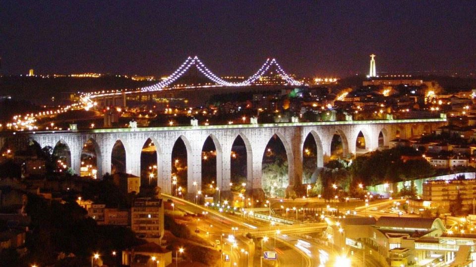 Lisbon: Evening City Tour With Dinner and Live Fado Show - Sightseeing Through Lisbon