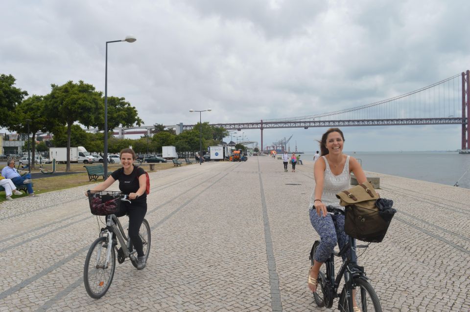 Lisbon: Private Bike Tour to Costa Da Caparica Beach - Cycling Along Tagus River