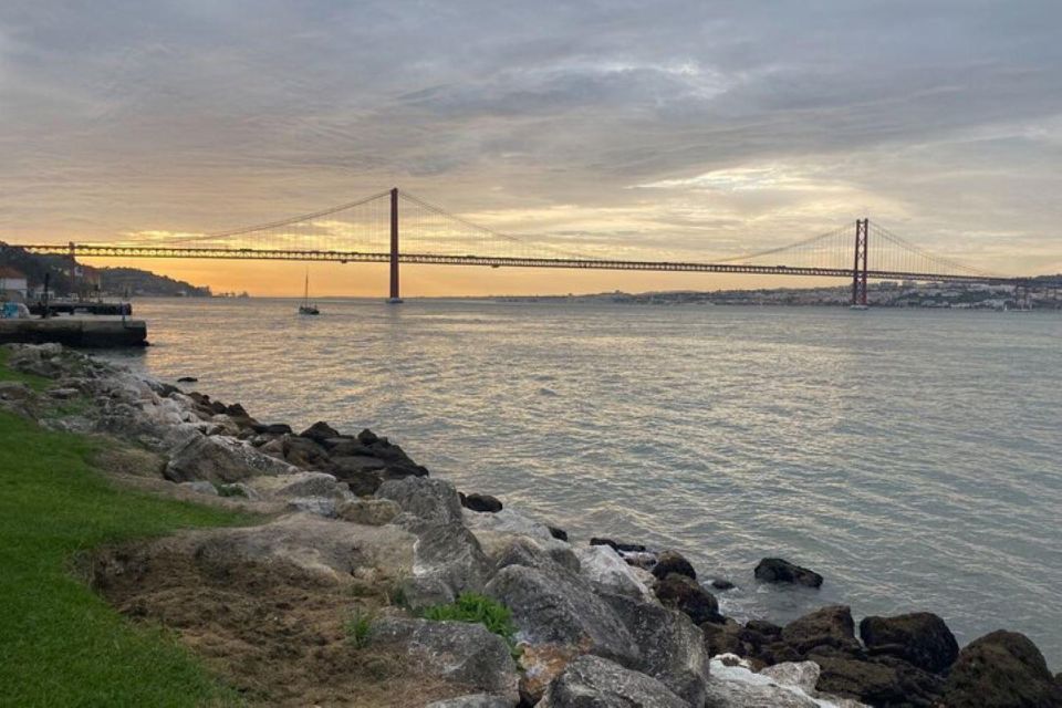 Lisbon: Private Gastronomic Tour Duas Pontes - Crossing the Bridges