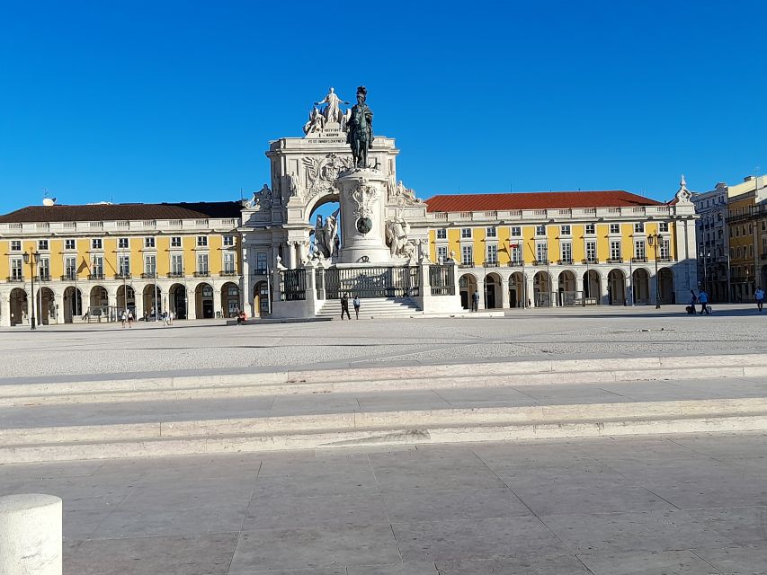 Lisbon: Private Tuk-Tuk Tour for 2 Hours - Neighborhoods: Alfama, Graça, and Mouraria