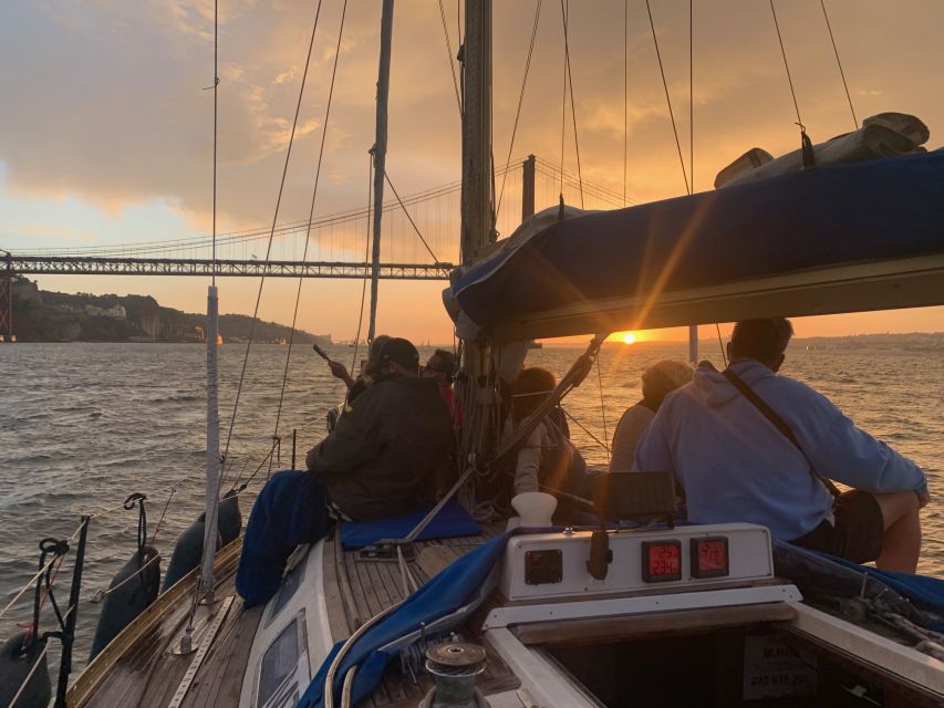 Lisbon: Sailboat Sunset Tour With a Drink - Itinerary and Main Sites