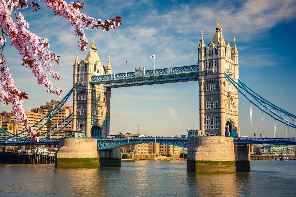 London Centre: Walking Tour With Audio Guide on App - Captivating Stories and Anecdotes