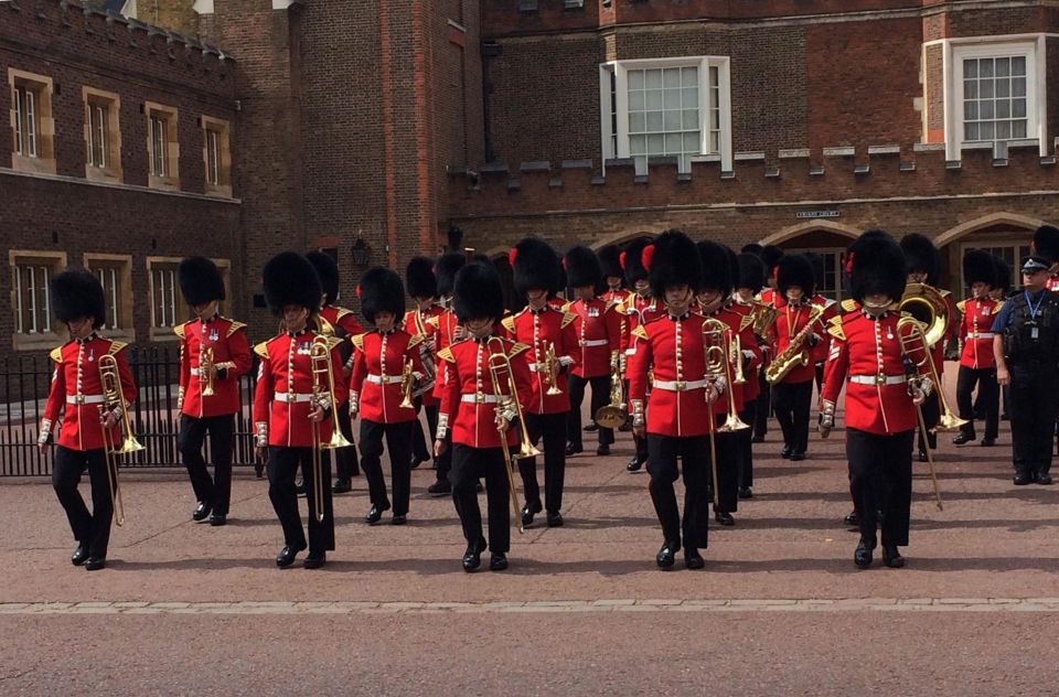 London: Private Changing of the Guard & Westminster Abbey - Taking in Westminster Abbeys History