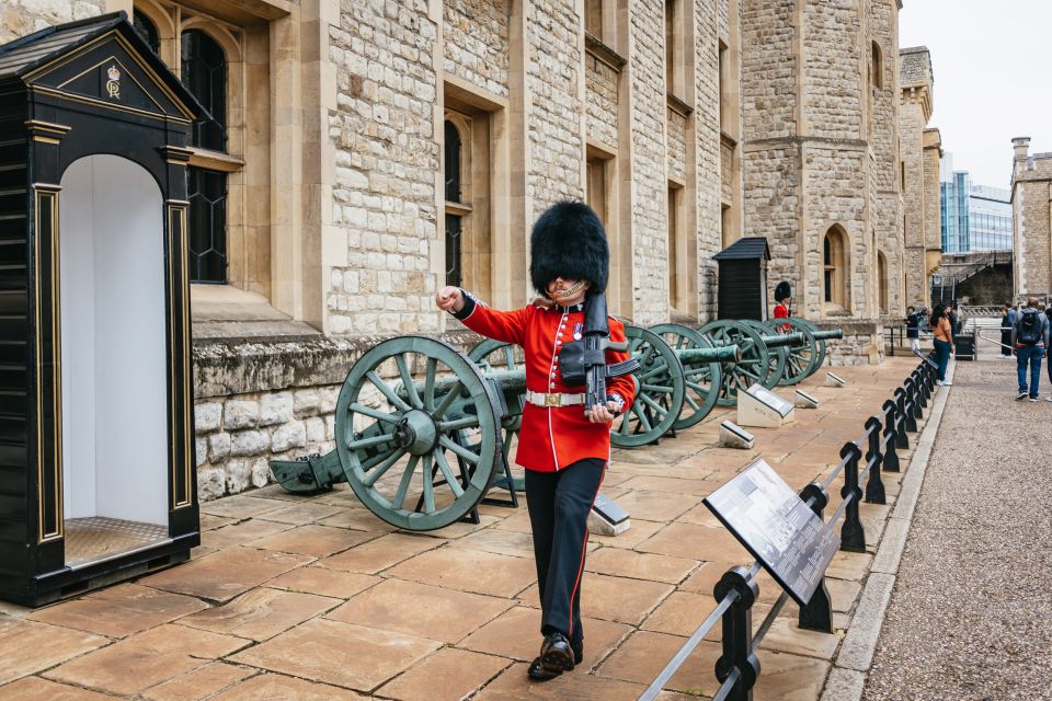 London: Tower of London Tour & Thames River Cruise - The Jewel House Experience