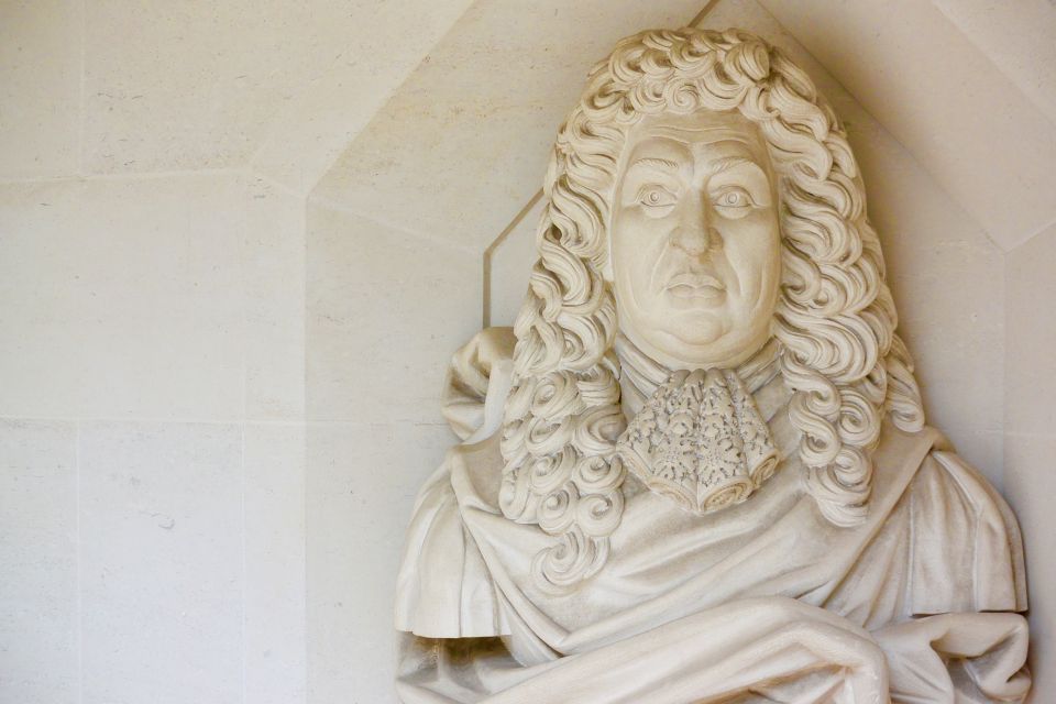 London: Walk the City With a Certified Guide in English - Tour the Guildhall Building