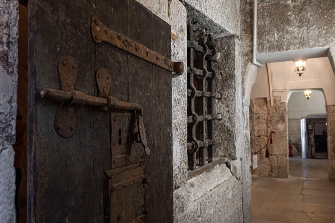 LORDS of the NIGHT PRISONS Palace: Cells and Torture Tools - Escorted Visit - Life-size Figures and Displays