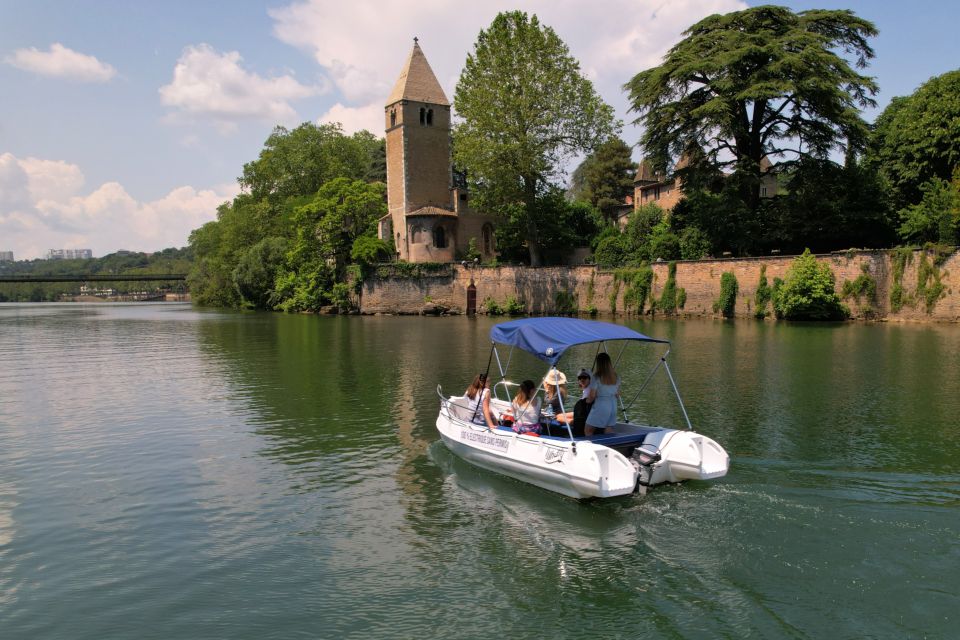 Lyon: From Confluence to Barbe Island in Electric Boat - Navigation and Exploration