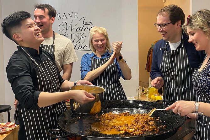 Make Seafood Paella and Sangria With a Top Chef in Barcelona - Preparing the Paella