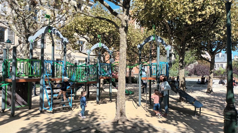 Montmartre: Guided Tour for Kids and Families - Iconic Landmarks of Montmartre