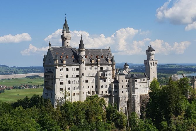 Neuschwanstein Castle Skip-the-Line Private Tour for Groups - Horse and Carriage to Hohenschwangau