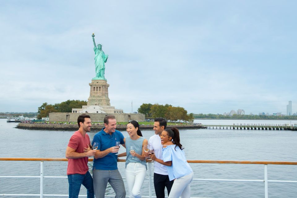 New York City: Brunch, Lunch, or Dinner Buffet River Cruise - Scenic Views and Landmarks