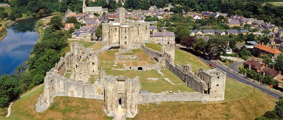 Newcastle: Alnwick and Warkworth Castle Guided Tour - Alnwick Castle