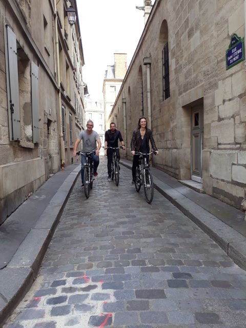 Paris: Guided Bike Tour Like a Local - Neighborhood Exploration