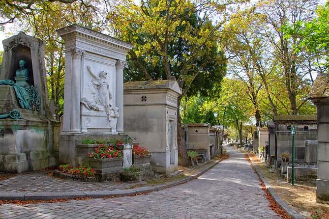 Paris Père Lachaise Cemetery Love Affairs and Death Walking Tour - Group Size and Cancellation