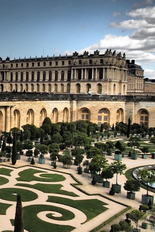 Paris: Private Van Transfer to Versailles - Transfer Service